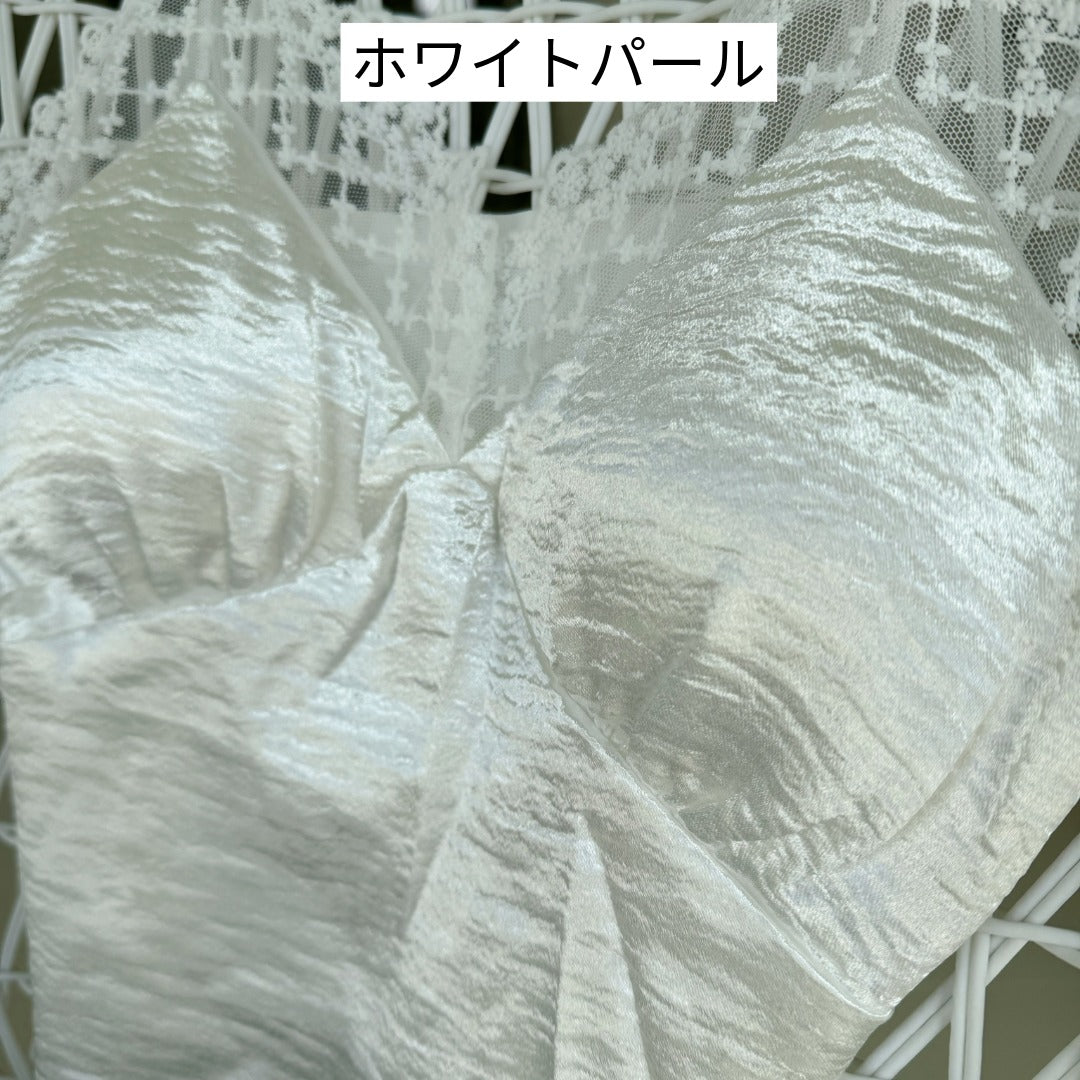 魅せるレイヤード    レースと艶で、素肌を美しく  艶めくシルエット