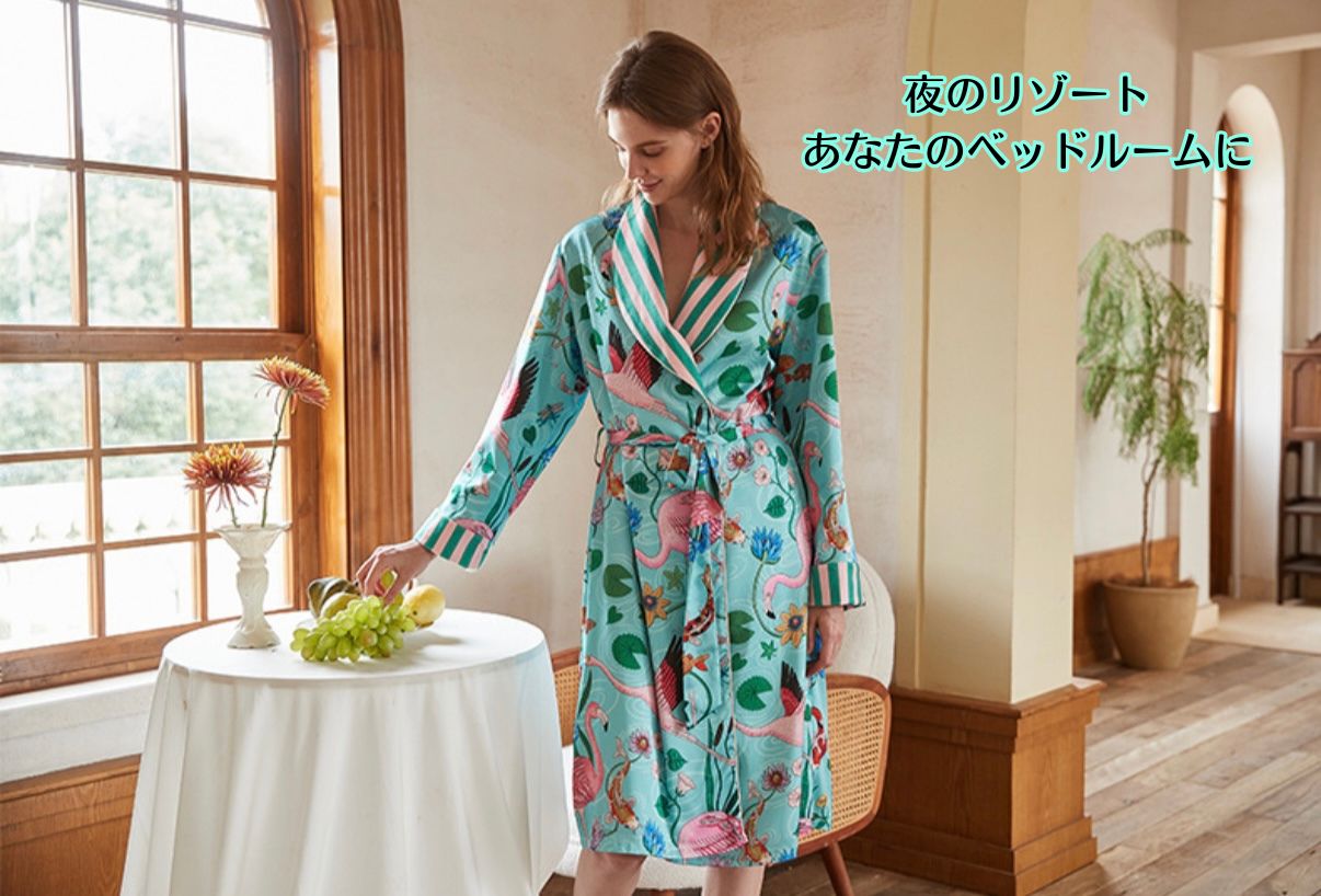 【先行発売開始】2025秋冬新作 🎃ホットシルク　ガウン　バスローブ　裏地ベロア　フラミンゴ柄 　襟ストライプ柄 パジャマ ルームウェア