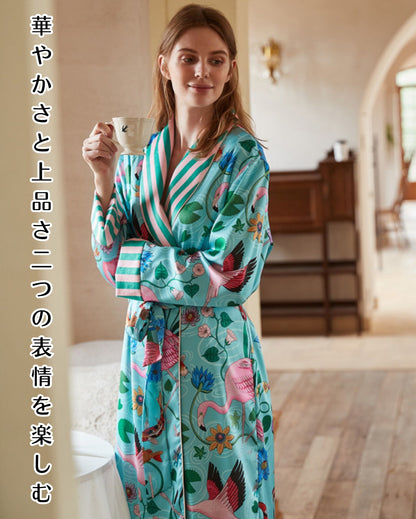 【先行発売開始】2025秋冬新作 🎃ホットシルク　ガウン　バスローブ　裏地ベロア　フラミンゴ柄 　襟ストライプ柄 パジャマ ルームウェア