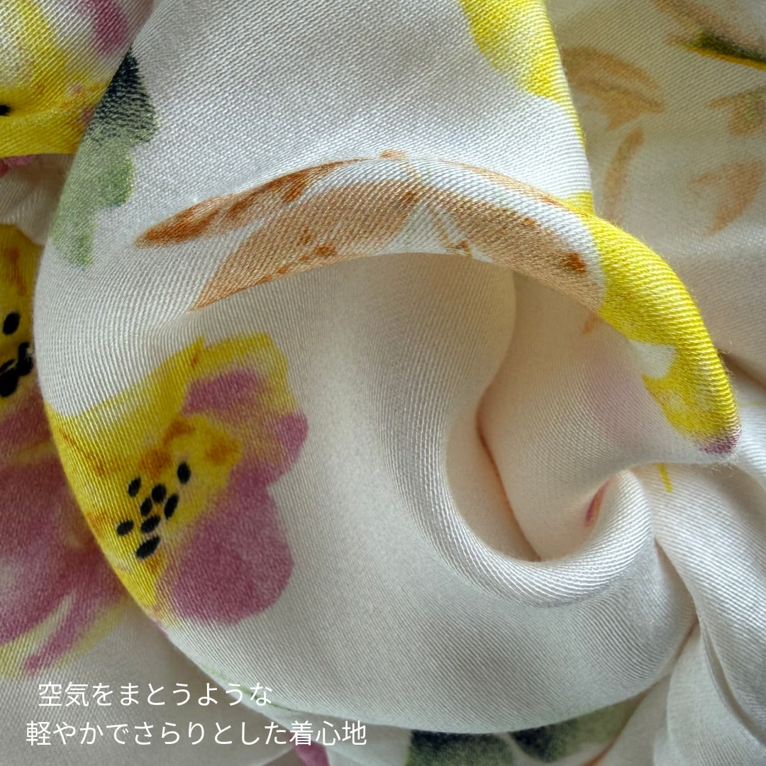 綿サテン 極艶  淡い薔薇柄  V襟ドルマンスリーブワンピース　ルームウェア スタイルアップ細見え