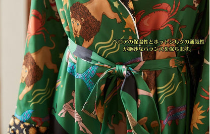 【先行発売開始】2025秋冬新作 🎃ホットシルク　ガウン　バスローブ　裏地ベロア　グリーン   星座柄 　襟太陽＆月柄  パジャマ ルームウェア