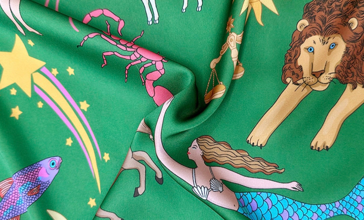 【先行発売開始】2025秋冬新作 🎃ホットシルク　ガウン　バスローブ　裏地ベロア　グリーン   星座柄 　襟太陽＆月柄  パジャマ ルームウェア