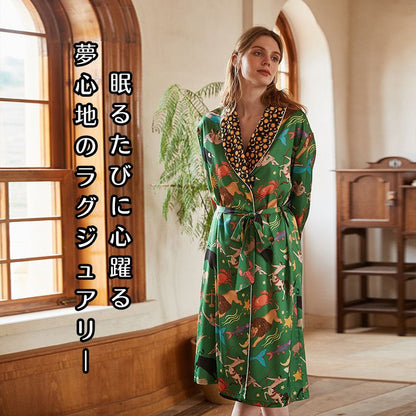 【先行発売開始】2025秋冬新作 🎃ホットシルク　ガウン　バスローブ　裏地ベロア　グリーン   星座柄 　襟太陽＆月柄  パジャマ ルームウェア